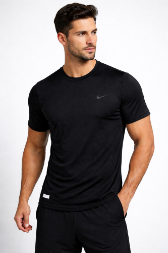 تيشيرت رجالي نايك باللون الأسود