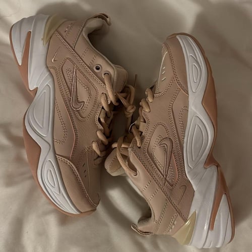 حذاء رياضي نايك لون بيبي بينك