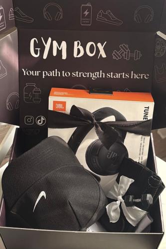 بوكس هديه اكسسوارات وسماعة لون اسود