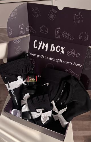 بكج هدية رجالي نايك باللون الابيض والكحلي