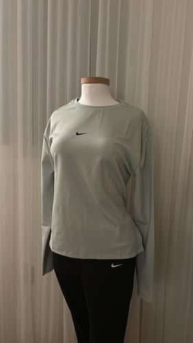 تيشرت نايك لون زيتي فاتح كم طويل