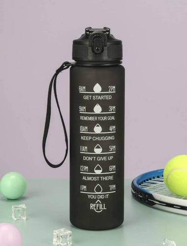 قارورة مياة باللون الأسود