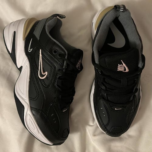 حذاء رياضي نايك لون اسود