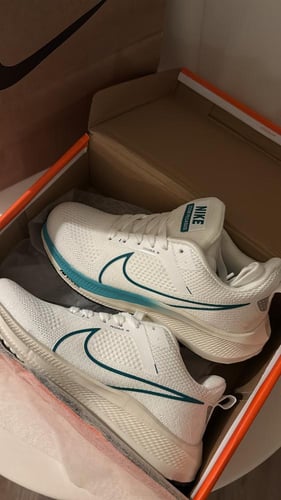 حذاء نايك رياضي