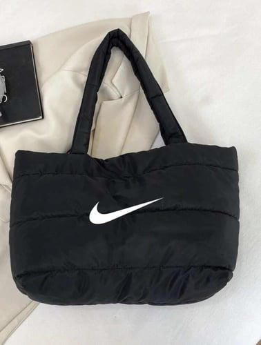 شنطة نايك للجيم باللون الأسود