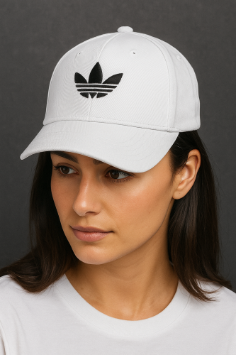كاب اديداس باللون الأبيض