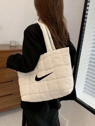 شنطة نايك للجيم لون سكري