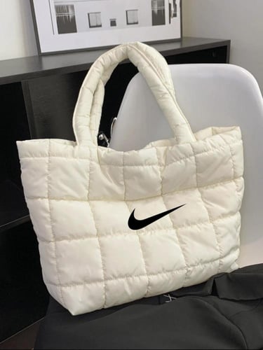 شنطة نايك للجيم لون سكري