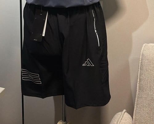 شورت اديداس لون أسود