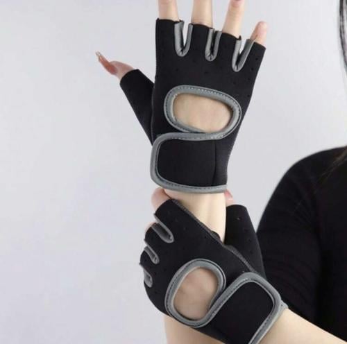 قفازات رياضيه لون رمادي