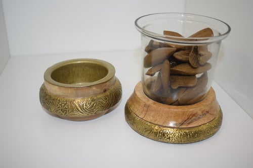 مبخرة خشبية مع علبة زجاجية للبخور صناعة يدوية