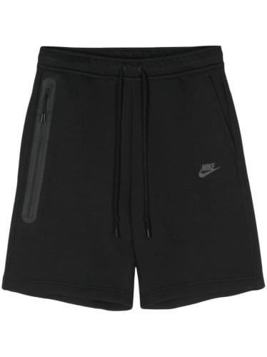 Nike tech B short