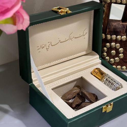 صندوق جلد مقسم يحتوي على (نص اوقية عود موروكي محسن...