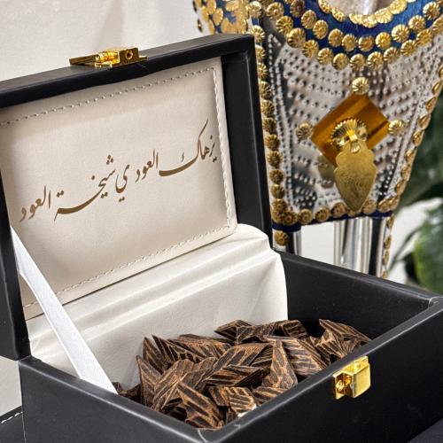 ثُمن عود تايقر 126 جرام بصندوق جلد فاخر