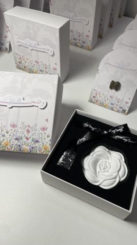A fragrant scent in the shape of a rose