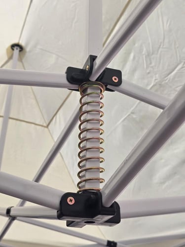 مظلة المنيوم ابيض خط اسود مع الرواق واجهه شفاف