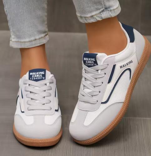 حذاء رياضي نسائي