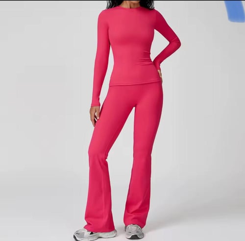 ملابس رياضيه نسائيه