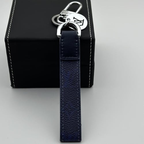 محفظة وميدالية لويس فيتون كحلي سادة