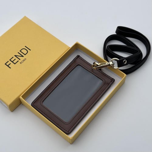 حامل بطاقات فيندي اسود وبني