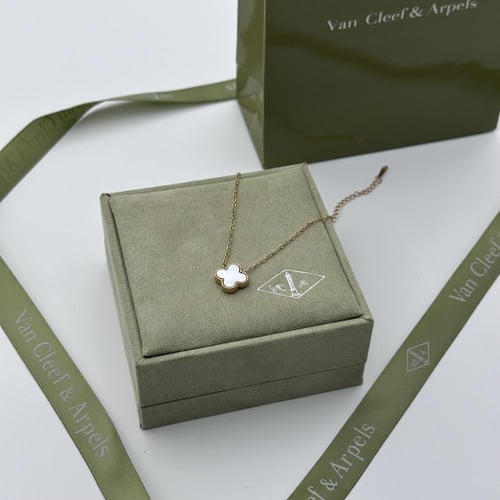 سلسال وحلق فانكليف لؤلؤي