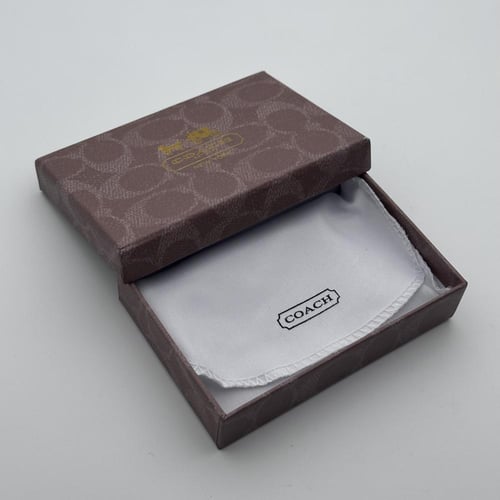 حامل بطاقات عمل كوتش اسود بشعار فضي