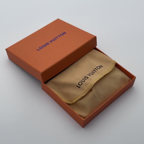 حامل بطاقات عمل لويس فيتون ابيض