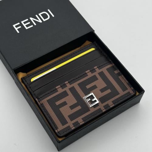 محفظة فيندي بني صغير