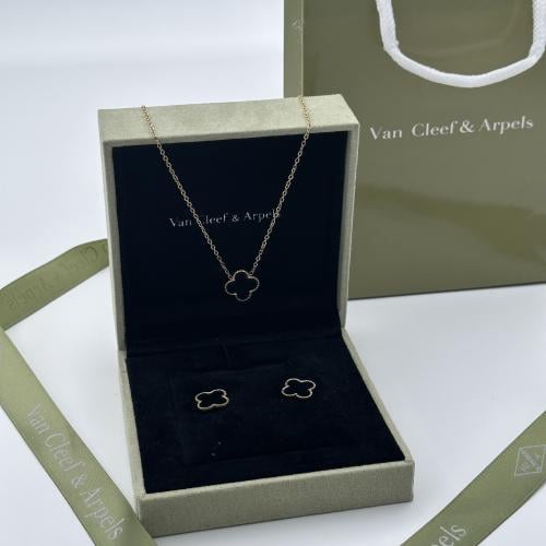 سلسال وحلق فانكليف اسود