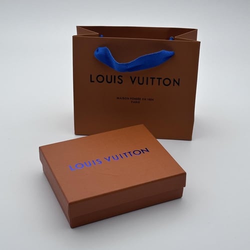 ميدالية لويس فيتون طقم رصاصي