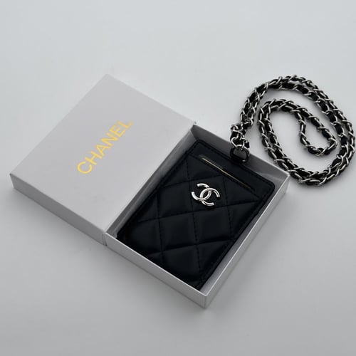 حامل بطاقات شانيل اسود