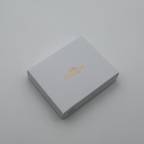 حامل بطاقات عمل كوتش احمر بشعار ذهبي