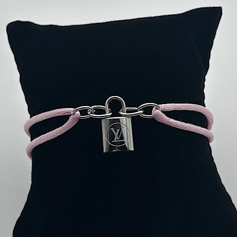 سوارة لويس فيتون قفل زهري