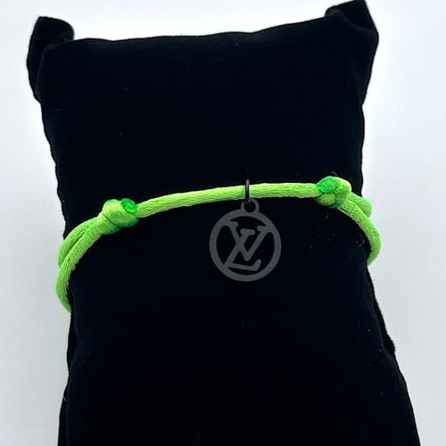 سوارة لويس فيتون قفل فسفوري