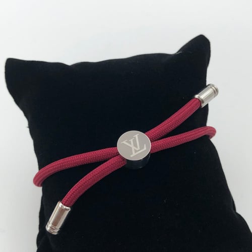 سوارة لويس فيتون قماش احمر