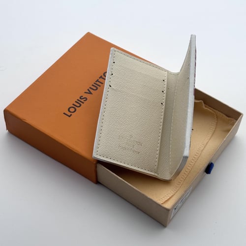 محفظة لويس فيتون ابيض