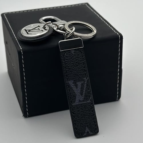 ميدالية لويس فيتون اسود 2