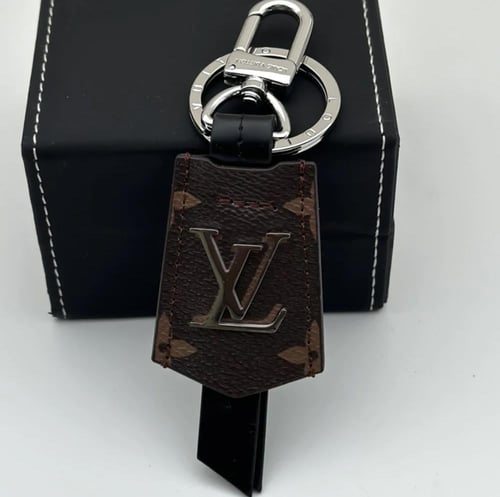 محفظة وميدالية لويس فيتون اسود مطفي