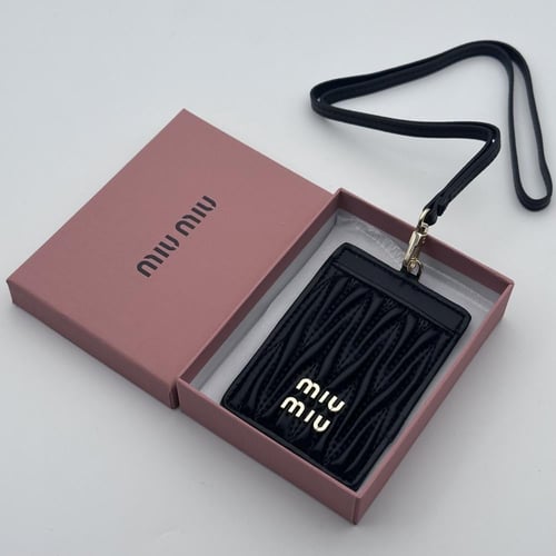 حامل بطاقات عمل ميو ميو اسود