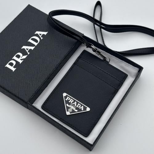 حامل بطاقات عمل برادا اسود