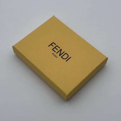 حامل بطاقات فيندي اسود وبني