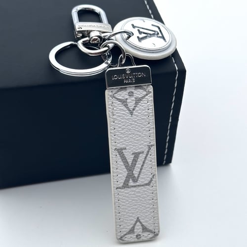 محفظة لويس فيتون ابيض