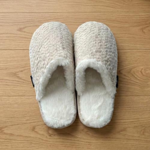 شبشب شتوي منزلي فرو الأرنب فاخر - بيج فاتح