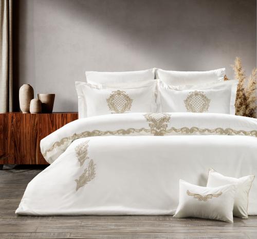 مفرش سرير عرائس روشان تركي قطن 100% أبيض مطرز بالب...