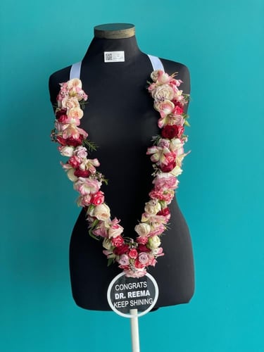 عقد تخرج ورد طبيعي