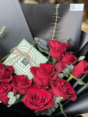 ورد احمر مع شوكلت