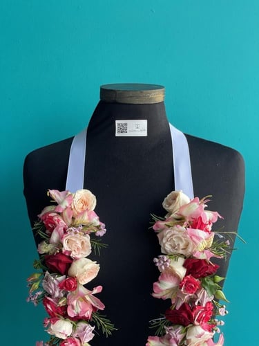 عقد تخرج ورد طبيعي مميز