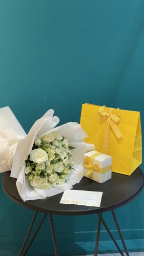 تعليقة سيارة من سواروفسكي