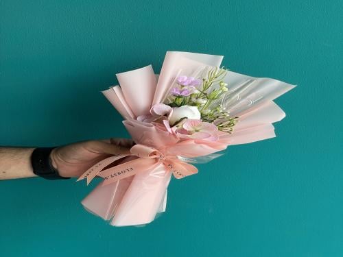 باقة ورد عيدية فاخرة ورد طبيعي او صناعي