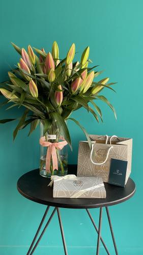 ليفو مع فازة